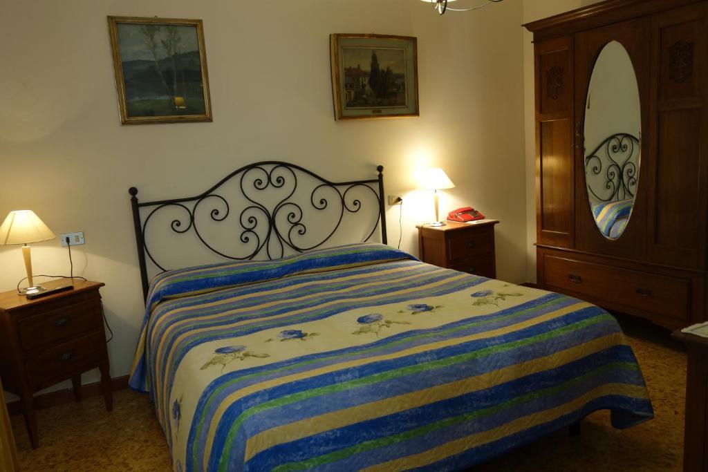 Hotel Roma Scanno Camera foto