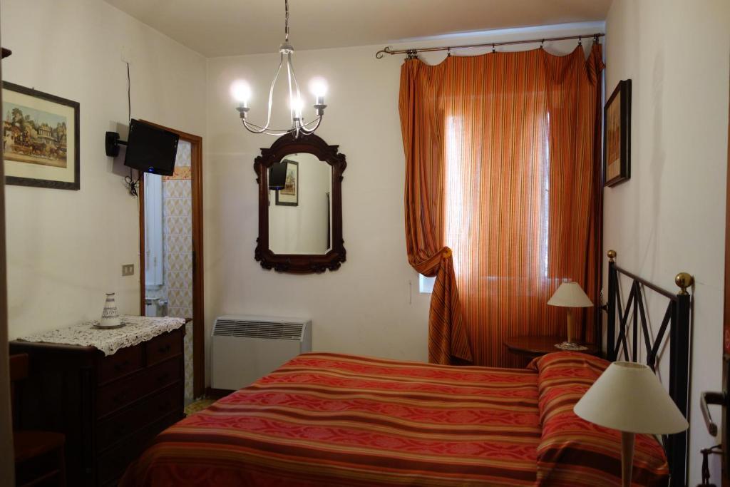 Hotel Roma Scanno Camera foto
