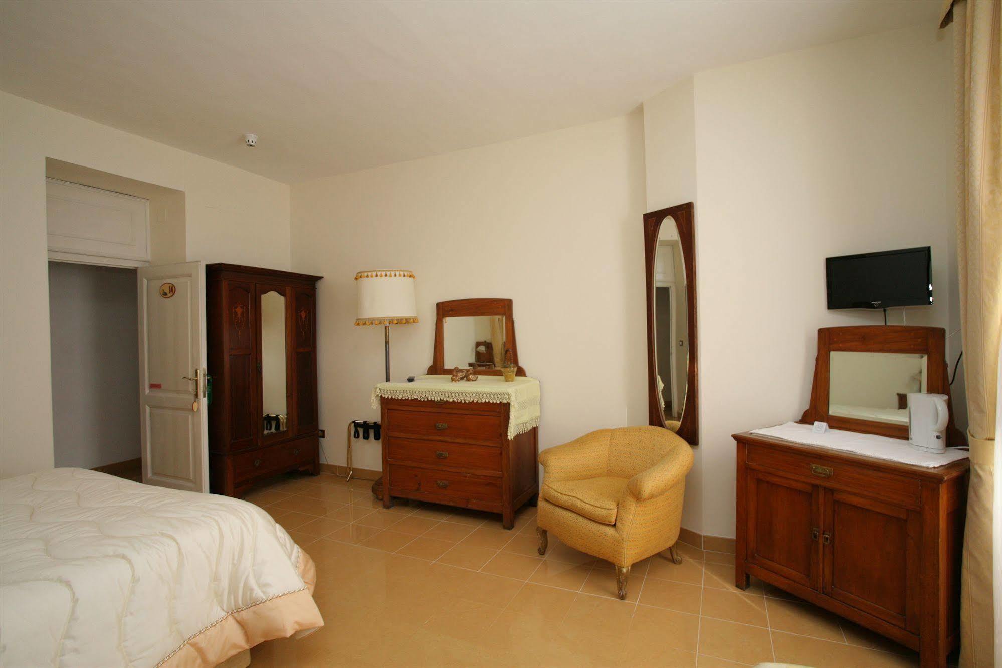 Hotel Roma Scanno Esterno foto